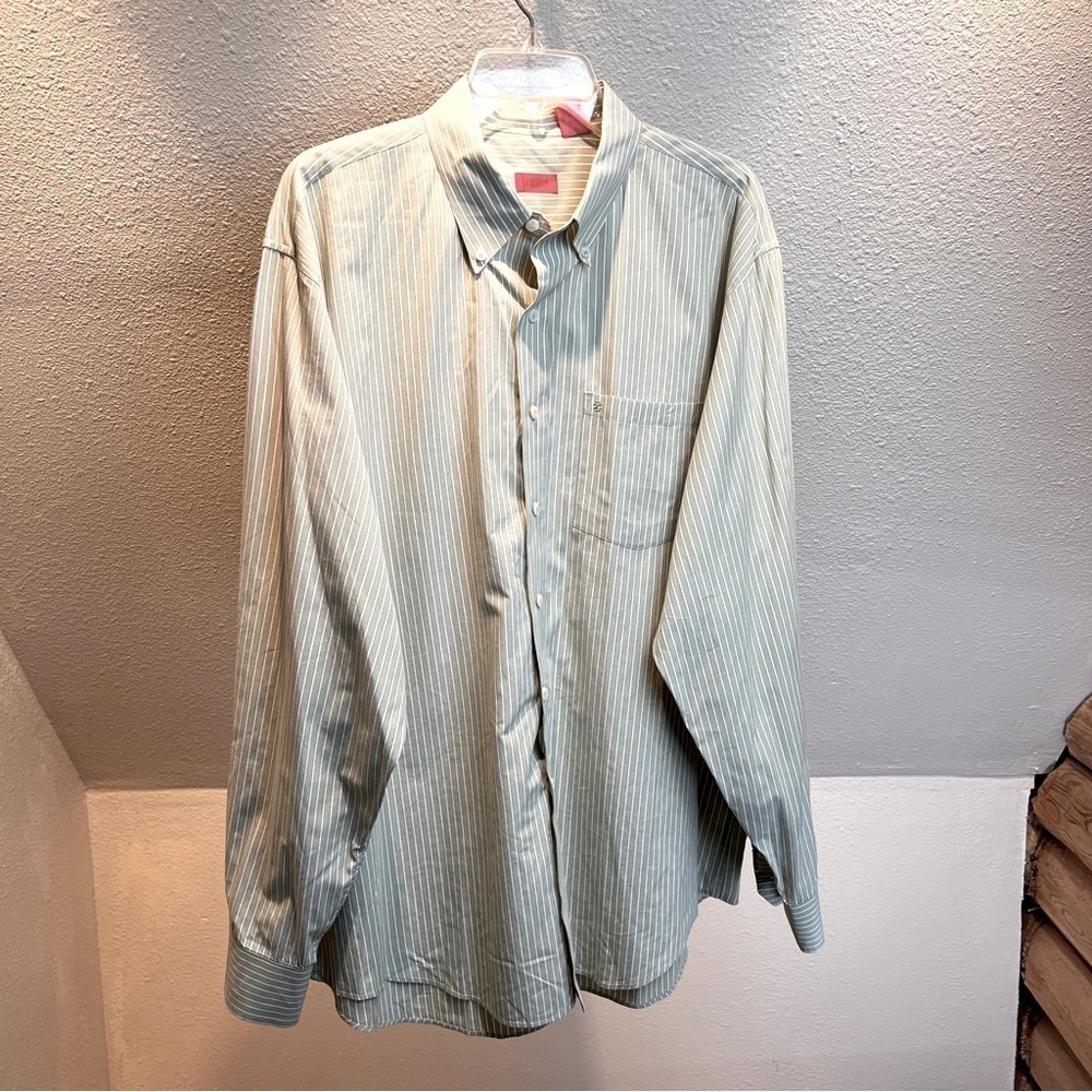 IZOD Mens Button-down Dress Shirt w/button-down Collar. Size XL. Blue/White